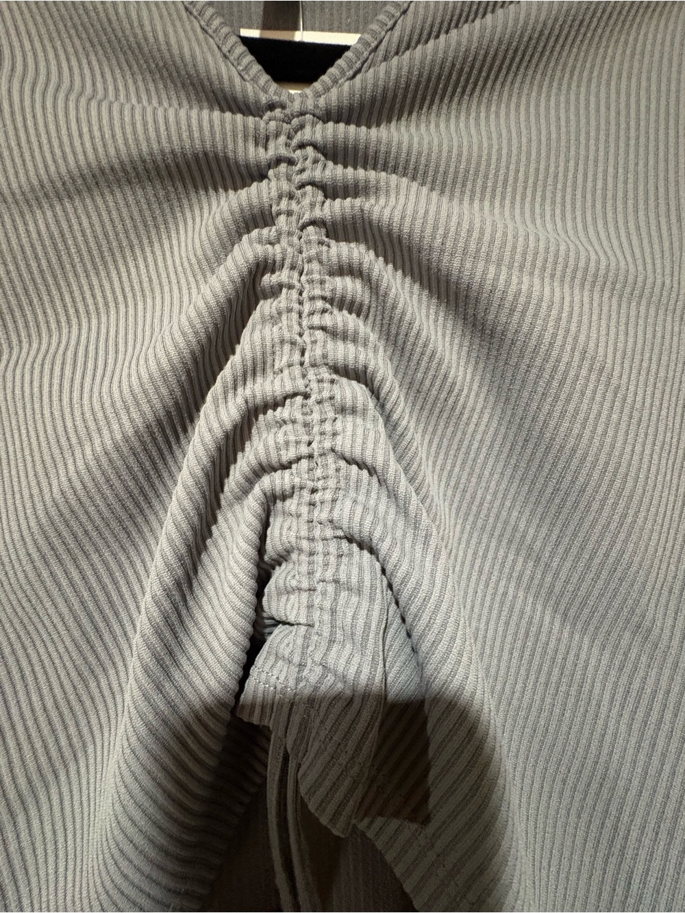 🍀 NWT H&M Light Gray Ribbed Ruched Drawstring Crop Top - Picture 4 of 6